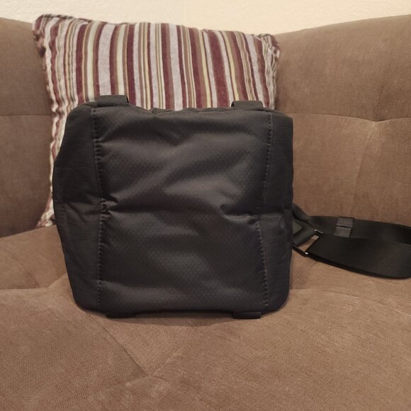 NWT LULULEMON 'Dash All Day' Bucket Bag w/Adjustable Crossbody Strap BLACK O/S - Picture 5 of 7